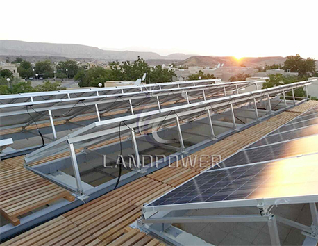 100-kW-Flachdach-Solaranlage im Nahen Osten